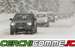 guida in caso di ghiaccio o neve