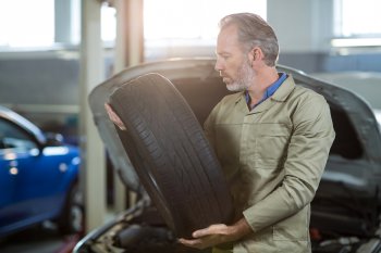 Che tipo di guidatore sei? Ecco la guida per trovare le gomme giuste per te!